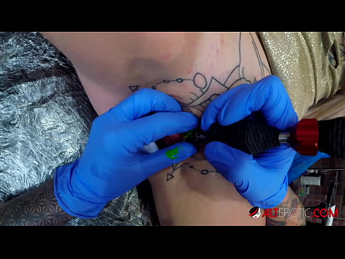 ❤️ Musikana ane nyora zvakanyanya Sully Savage akawana tattoo pa clitoris yake Mberi pa %sn.pornodil.ru % ️❤